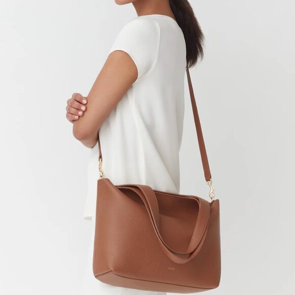 NWT Cuyana Small Easy Zipper Tote in Caramel Pebbled Leather and Leather Strap - Picture 4 of 9